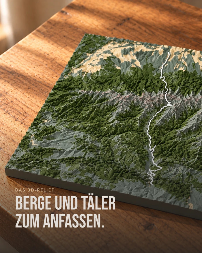 Detailansicht des 3D-Reliefs mit Bergen, Tälern und eingezeichneter Route